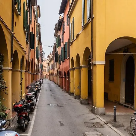 Sotto I Portici Di