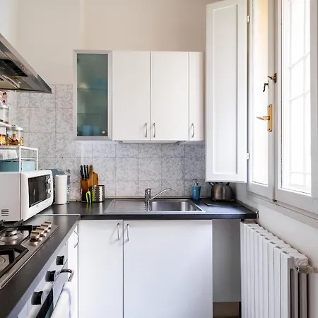 Sotto I Portici Di *