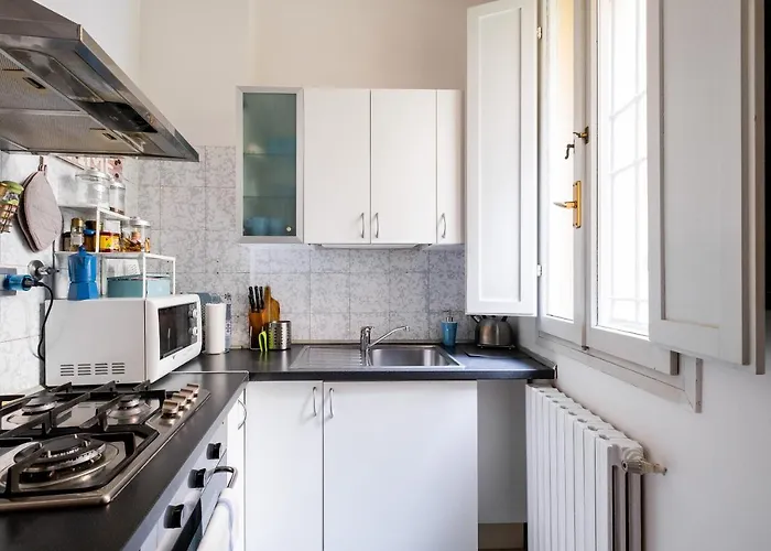 Sotto I Portici Di *